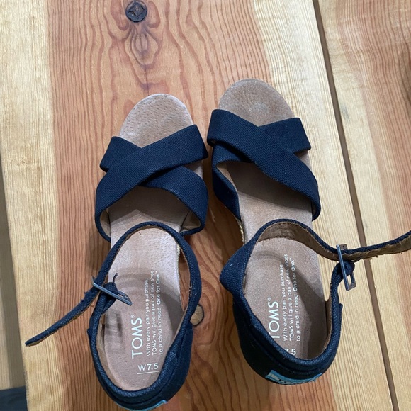 TOMS High Heels. Size 7.5 - gently used - in very great condition. - Picture 6 of 7